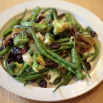 いんげん、ししとう、ブロッコリー、レーズンのグリル ラム風味(本田)