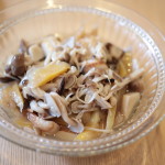 いろいろきのことマンゴーのマリネ クローブとコリアンダーの香り(本田)